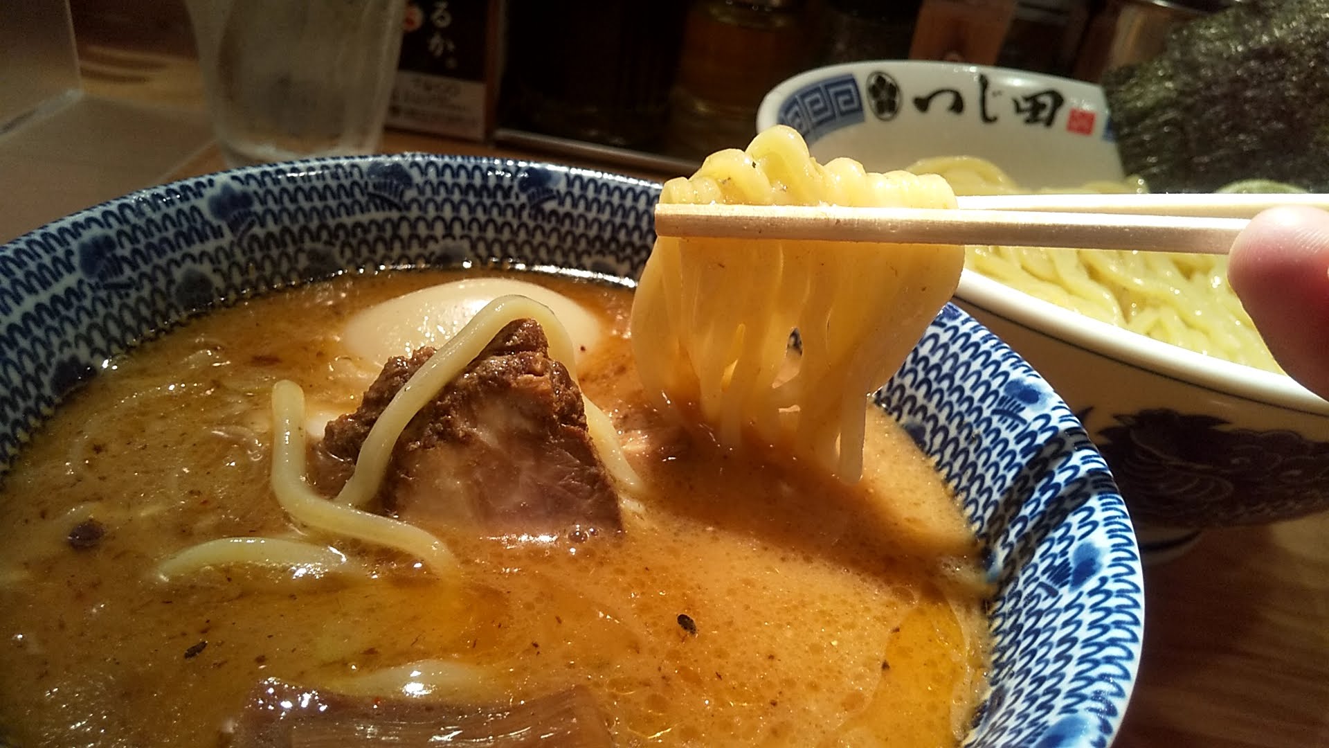 つじ田日本橋店の濃厚特製つけ麺の麺リフト