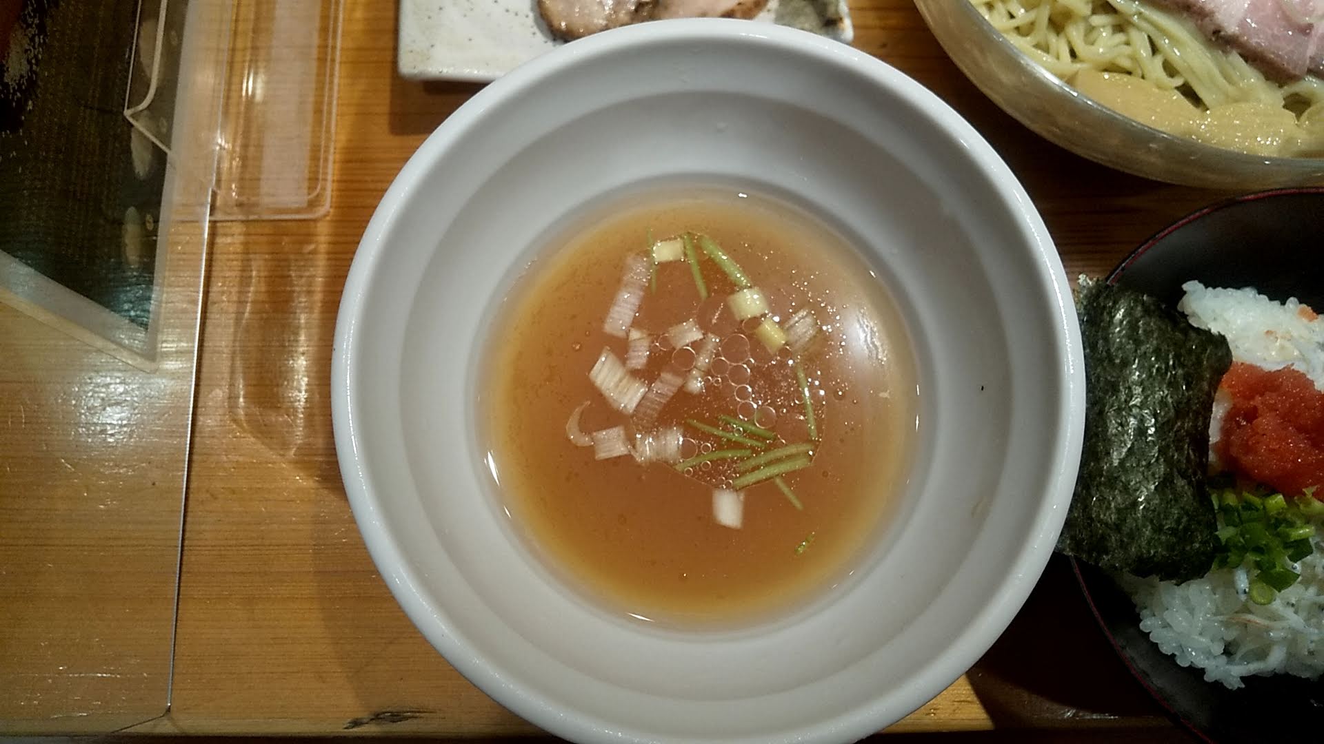 たかはし上野店のしじみ貝の冷たい昆布水つけ麺のつけ汁