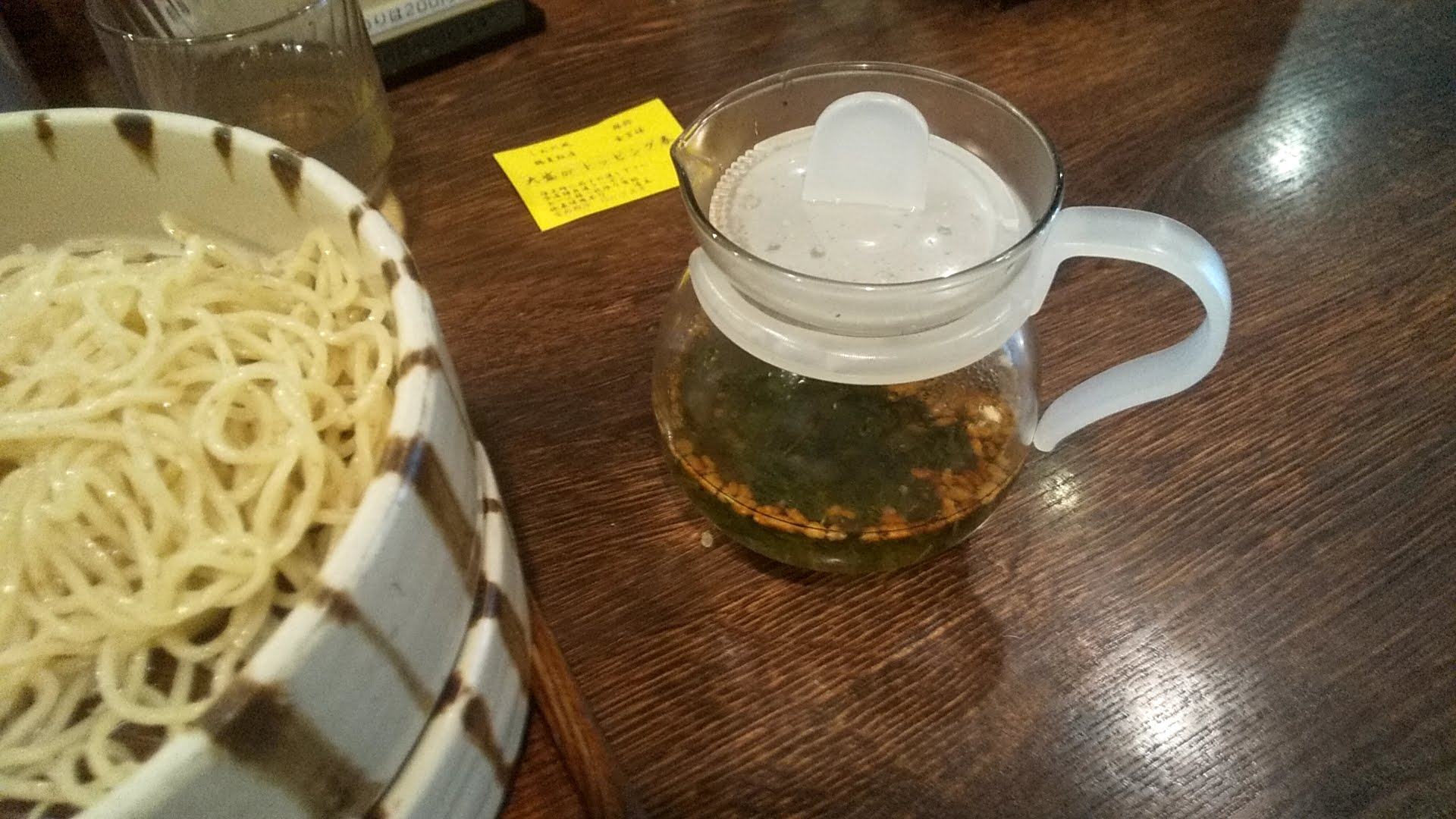 金字塔の特製つけ麺のスープ割りの玄米茶