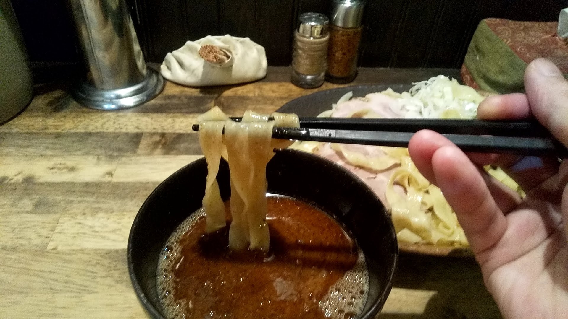ヨシベーラーメンのつけ麺の麺リフト