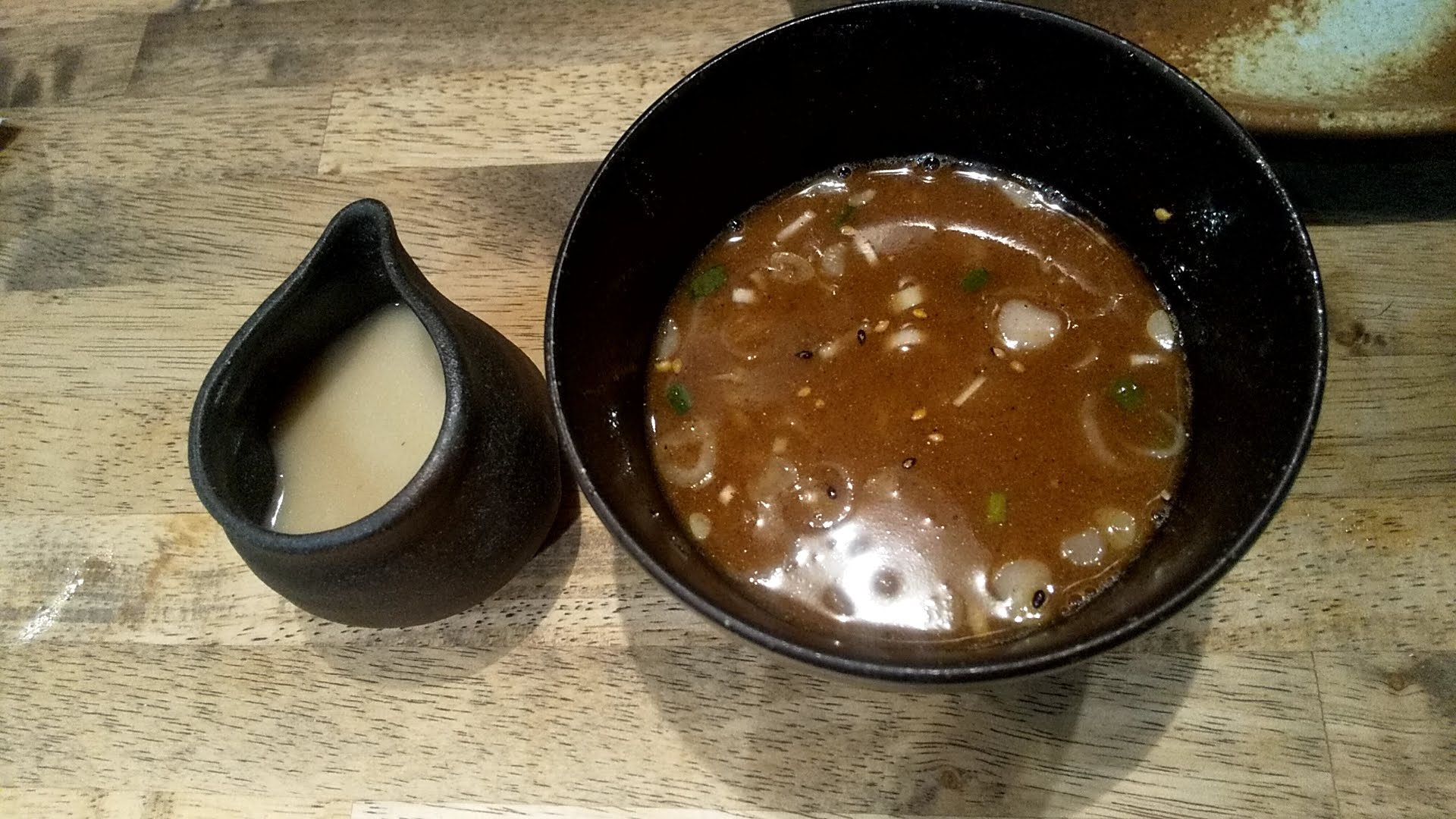 ヨシベーラーメンのつけ麺の割りスープの写真
