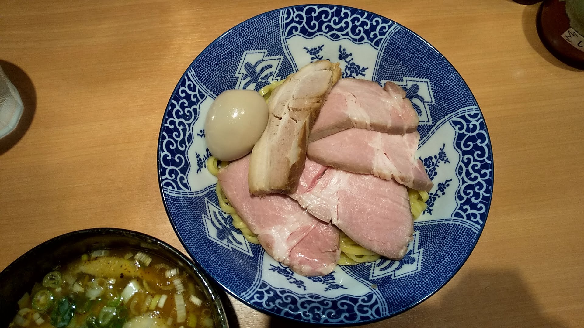 中華そば虎桜の特製つけそば白の麺皿
