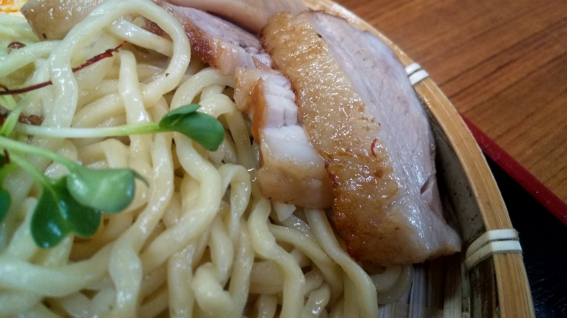 宣のつけ麺のチャーシューアップ写真