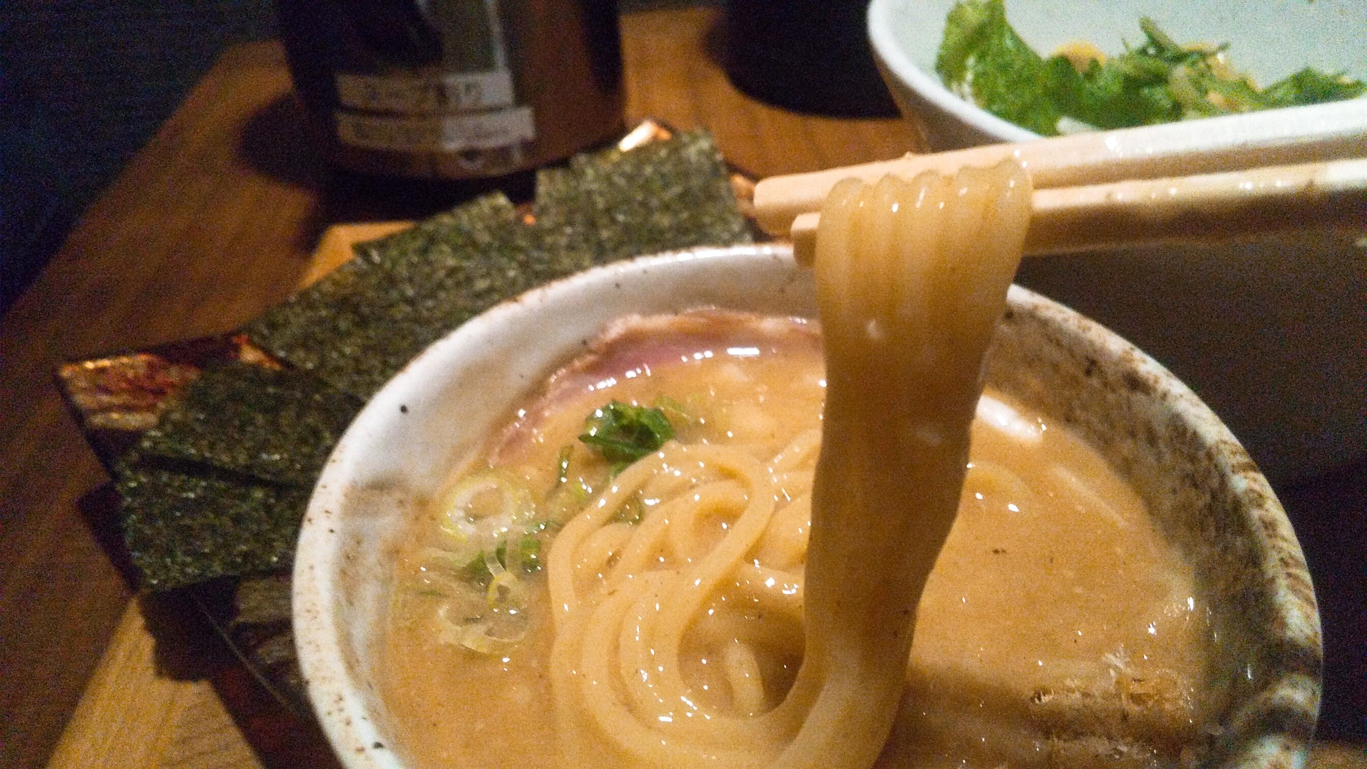 竹川の無添加つけ麺の麺リフト写真