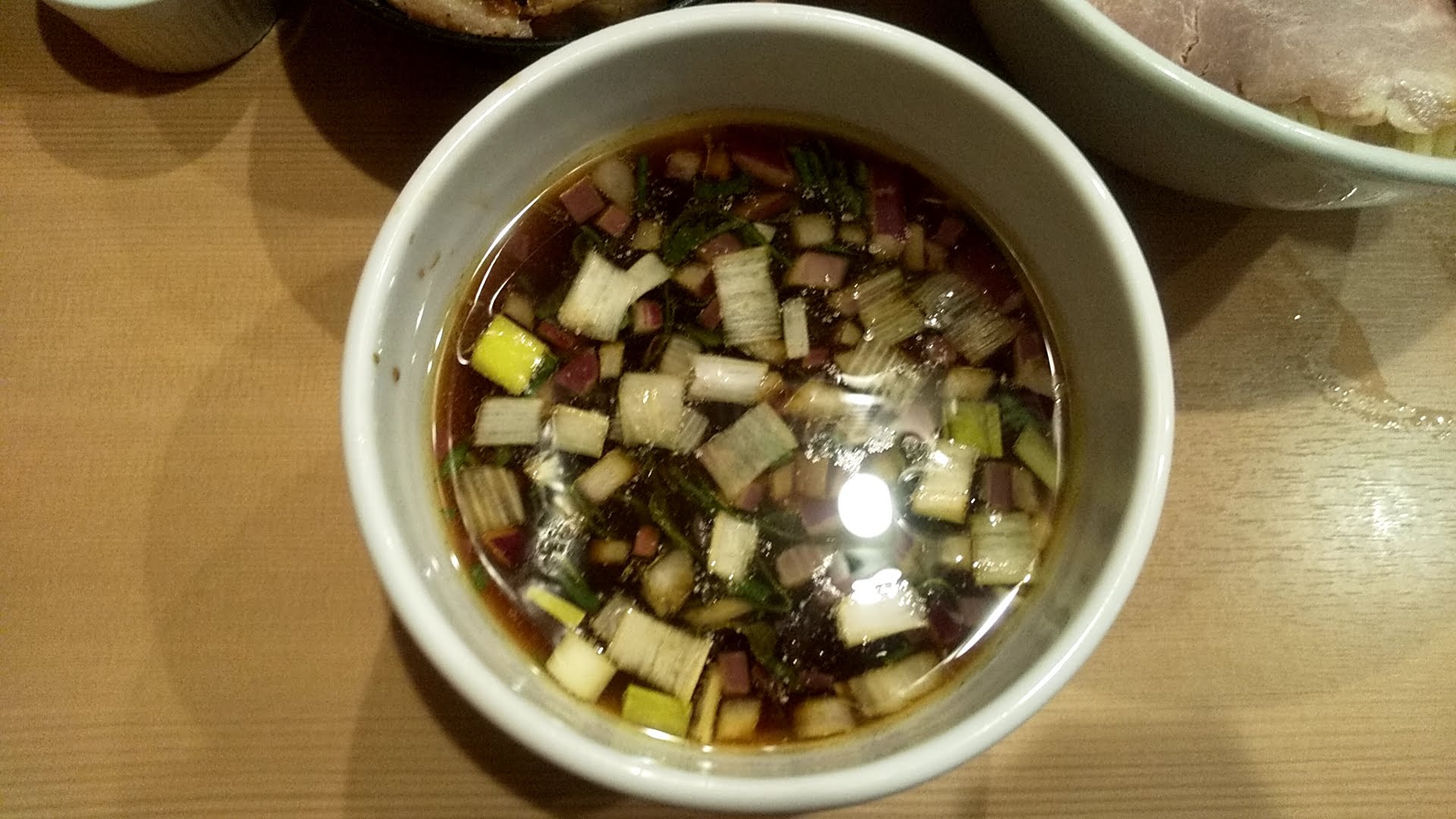 麺亭しま田の特製つけ麺のつけ汁の写真