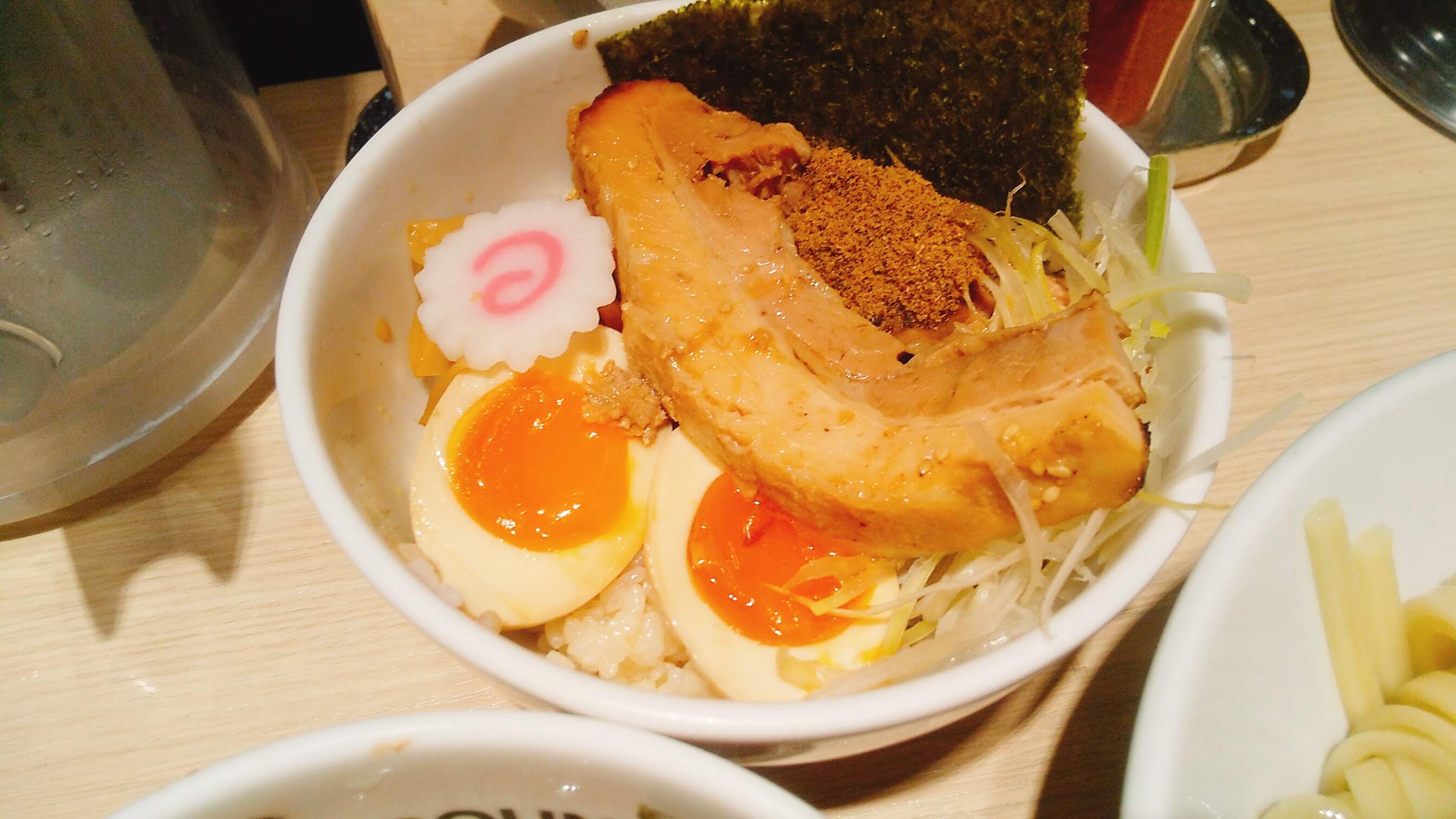 TOKYOUNDERGRAUNDRAMEN頑者の特製つけ麺のアンダーグラウン丼の写真