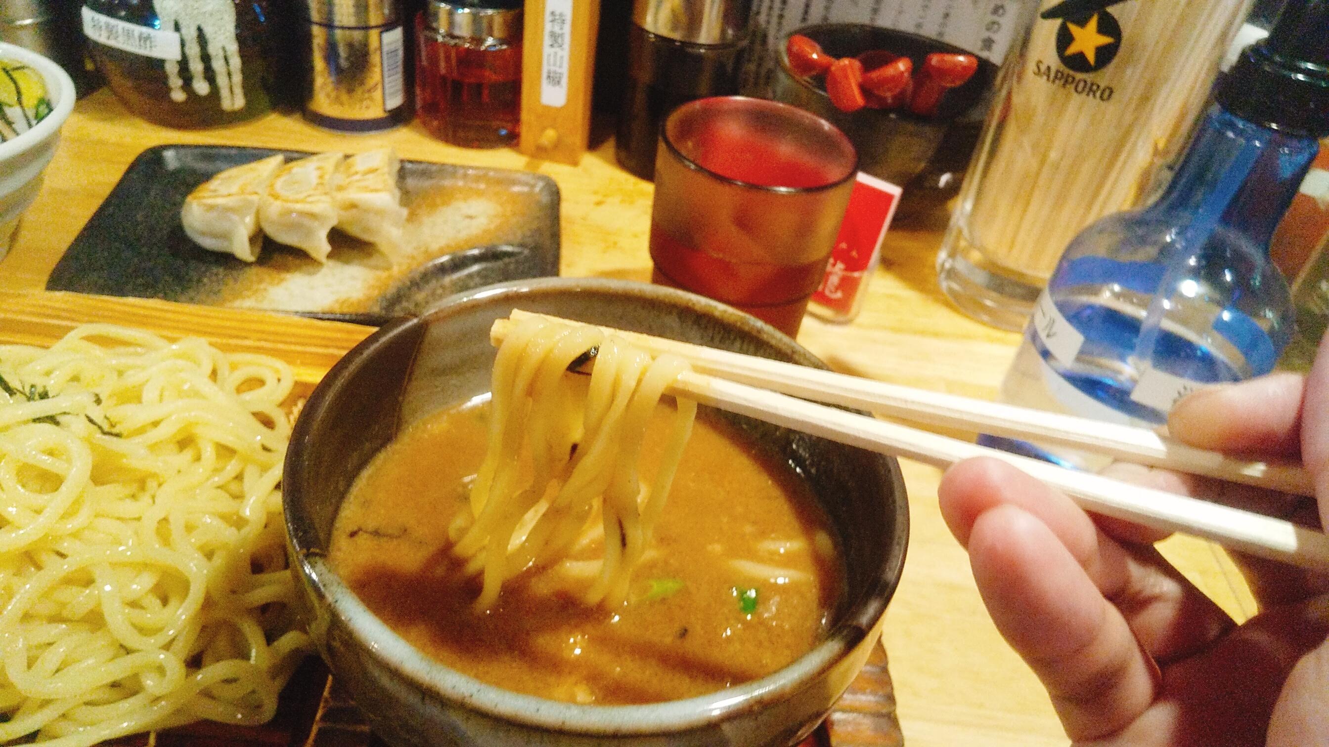 城南らーめん紫龍のつけ麺の麺リフト写真