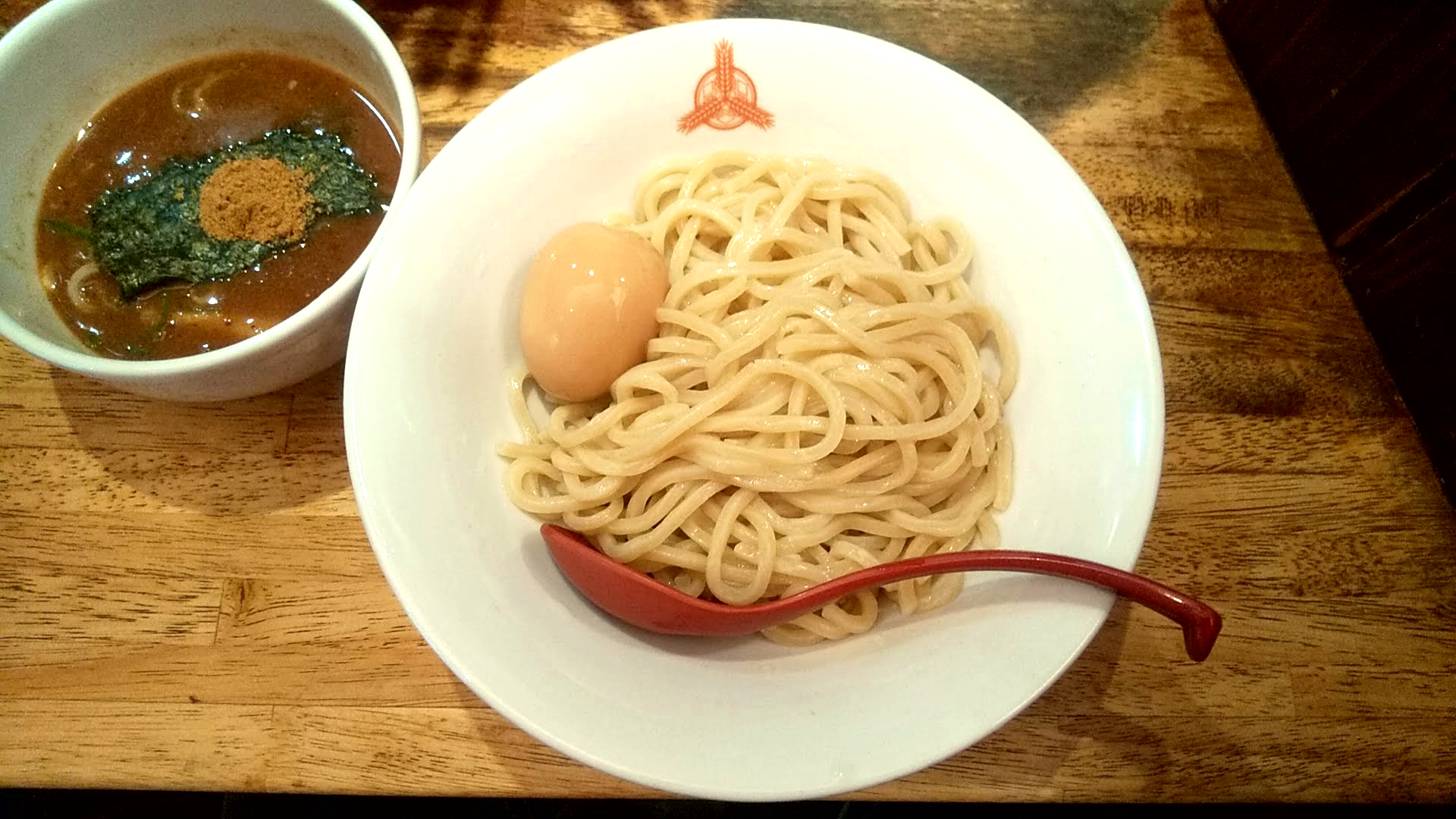 三田製麺所の朝つけ麺の麺皿の写真