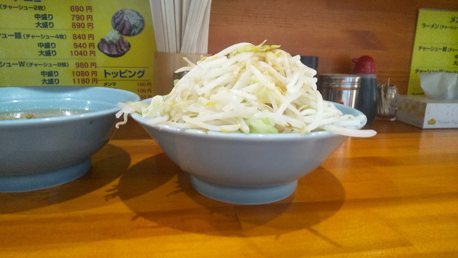 盛太郎のつけ麺の麺皿富士山盛りの写真