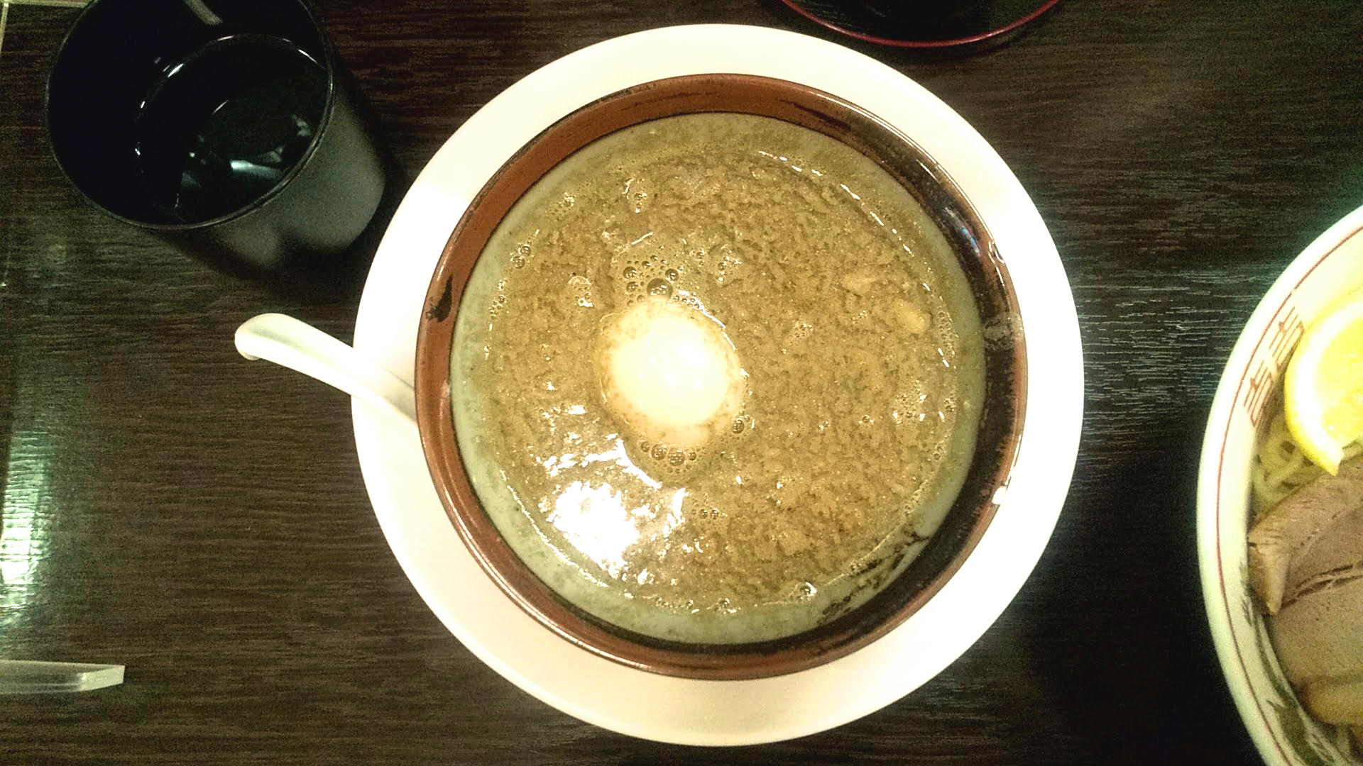 浅草参食堂の特製つけ麺のつけ汁の写真