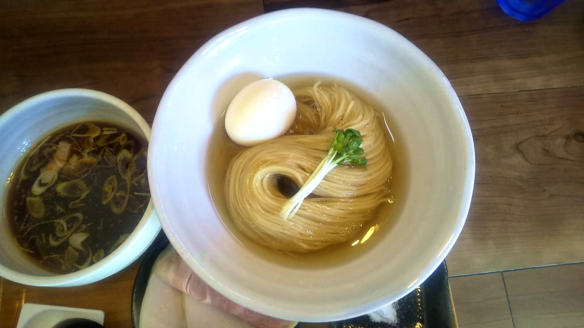 ラーメン健やかの特製つけ麺の麺皿の写真