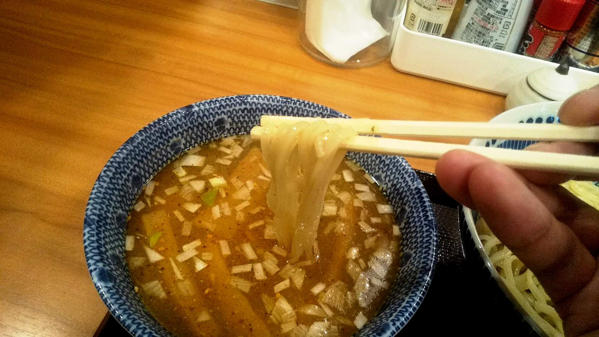 らーめん海壱の特製つけ麺の麺リフト写真