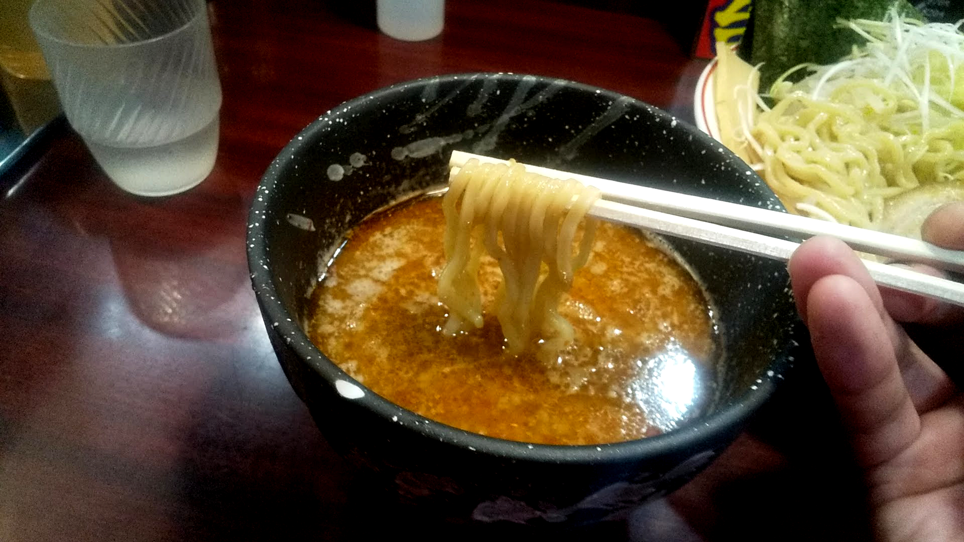 ぶぶかのつけ麺スペシャルの麺リフト写真