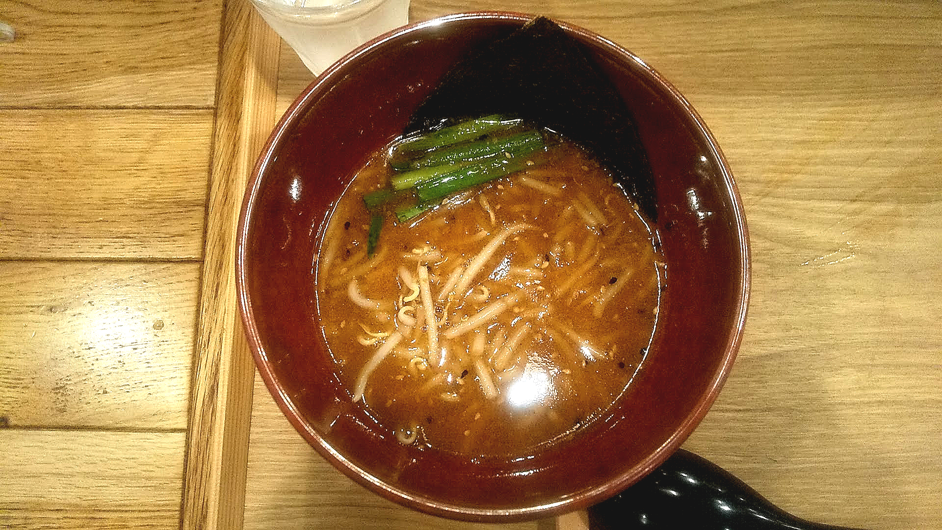 味噌らーめん柿田川ひばりの味噌の昆布水つけ麺のつけ汁の写真