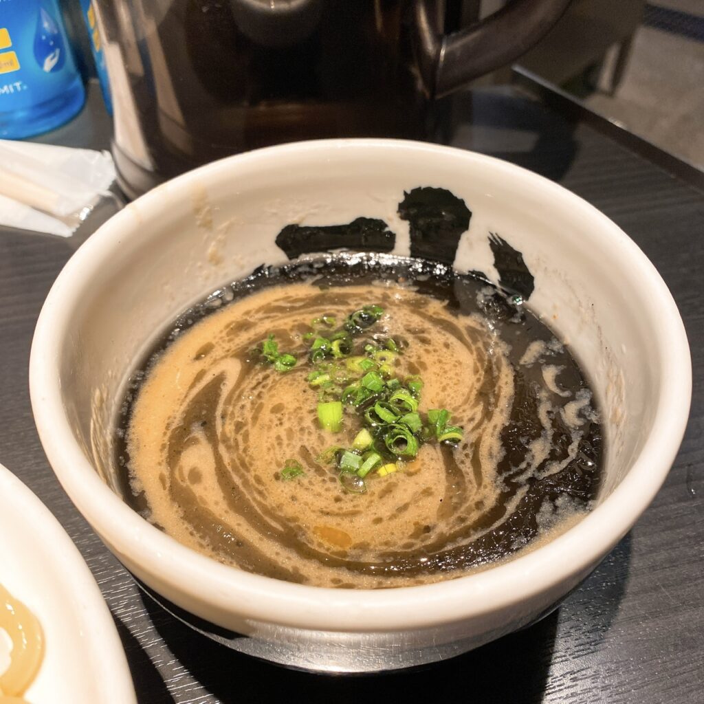 麺屋武蔵武骨相傳のスープ