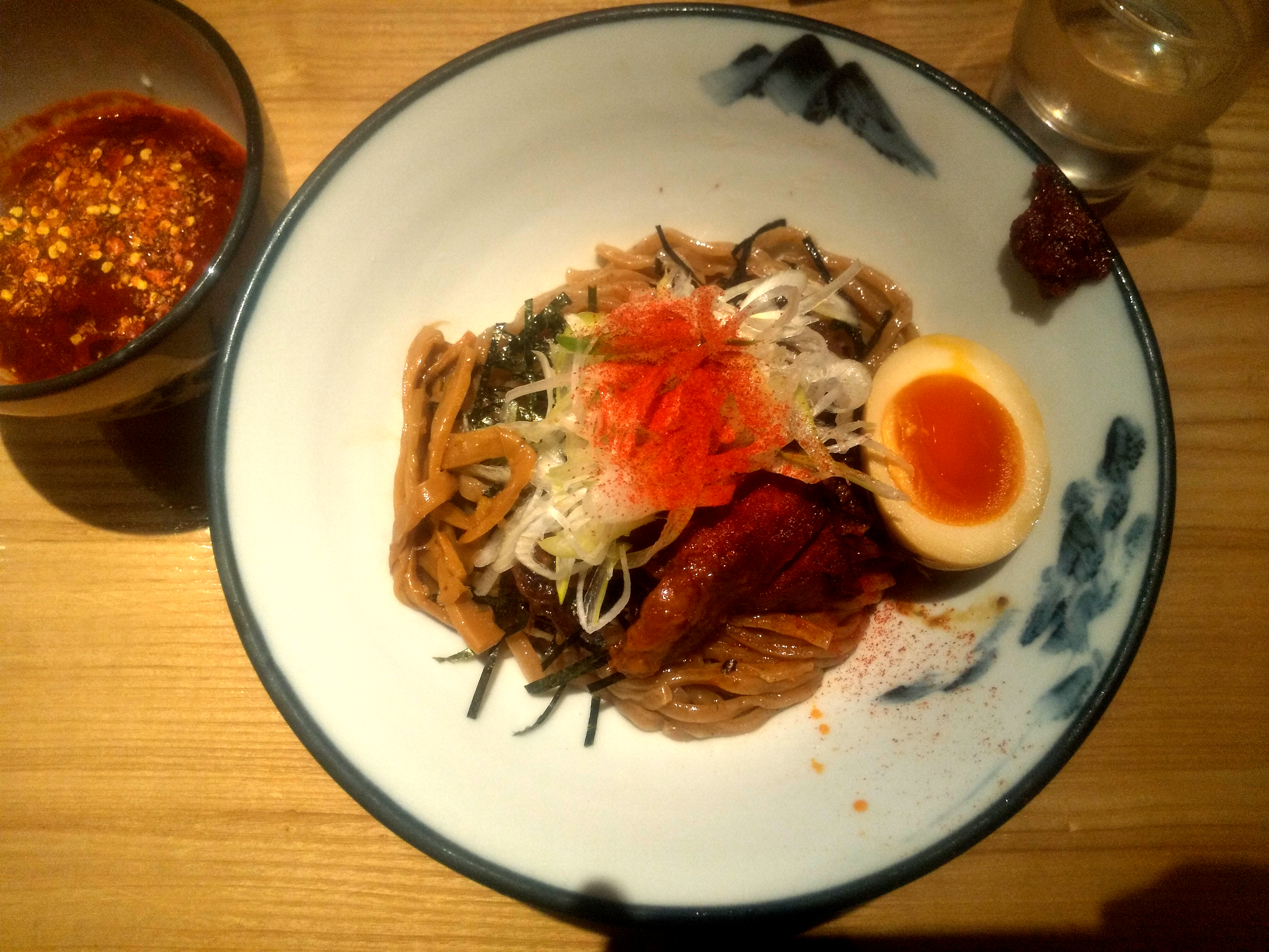 AFURI辛紅の辛紅つけ麺の麺皿の写真