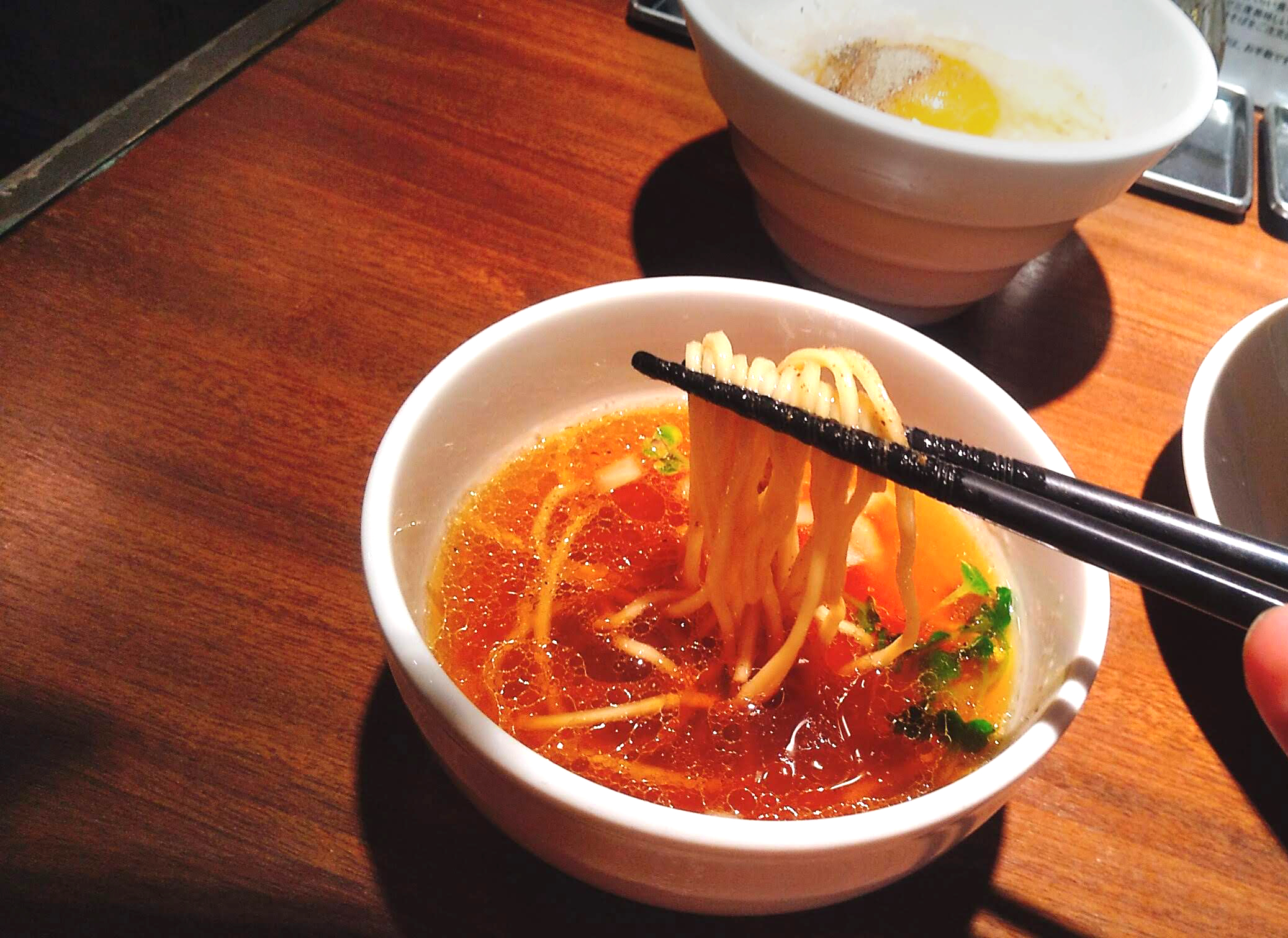 ねむ瑠のスペシャル和え玉の麺リフト写真