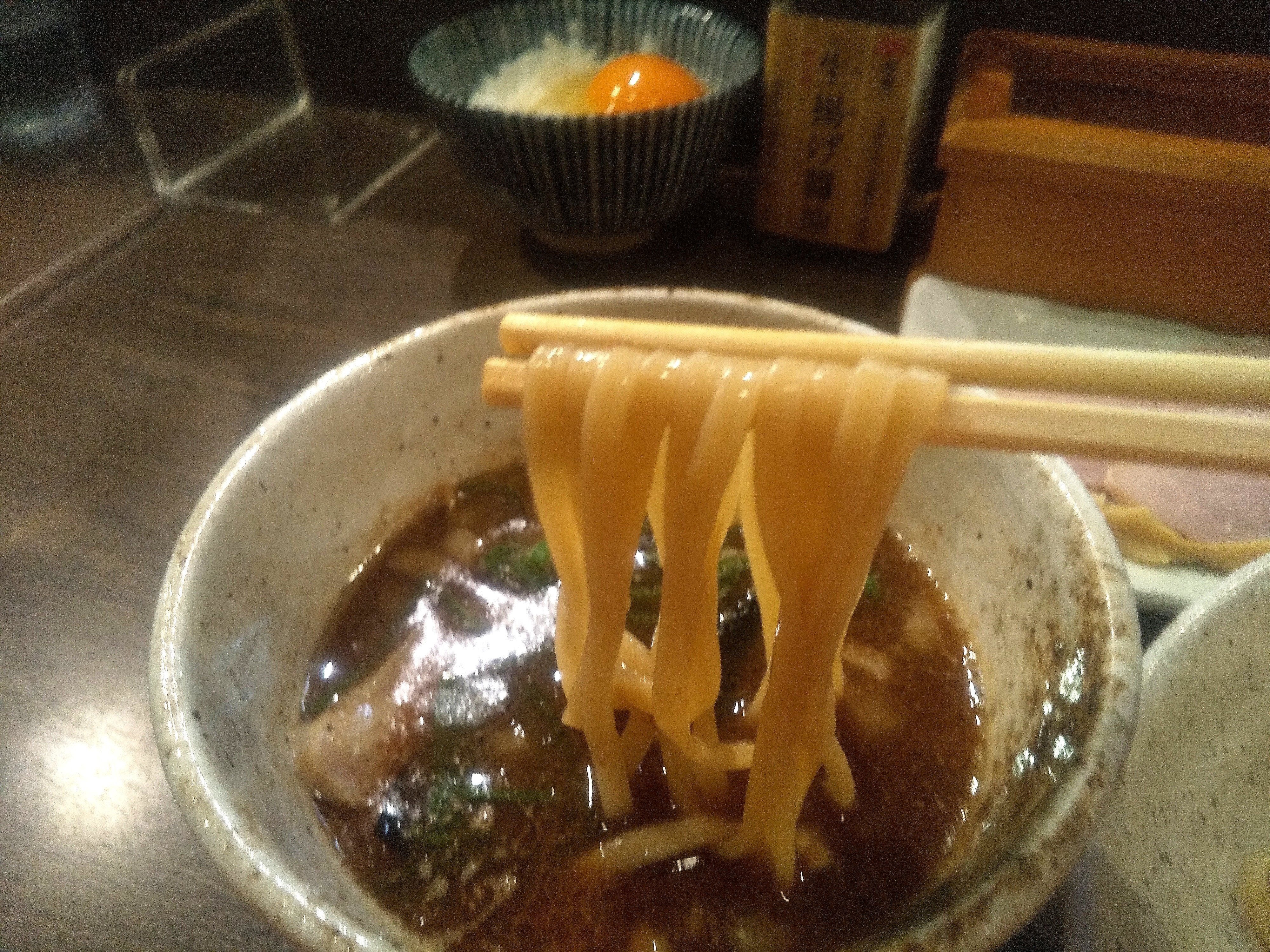 らーめん楓の特製つけ麺の麺リフト写真