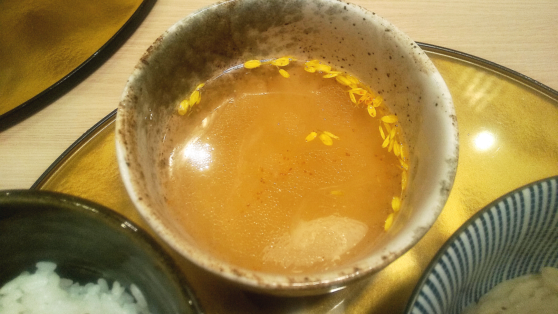 灯花池袋店の鯛塩味玉つけ麺こだわり胡麻鯛茶漬けセットのつけ汁の写真