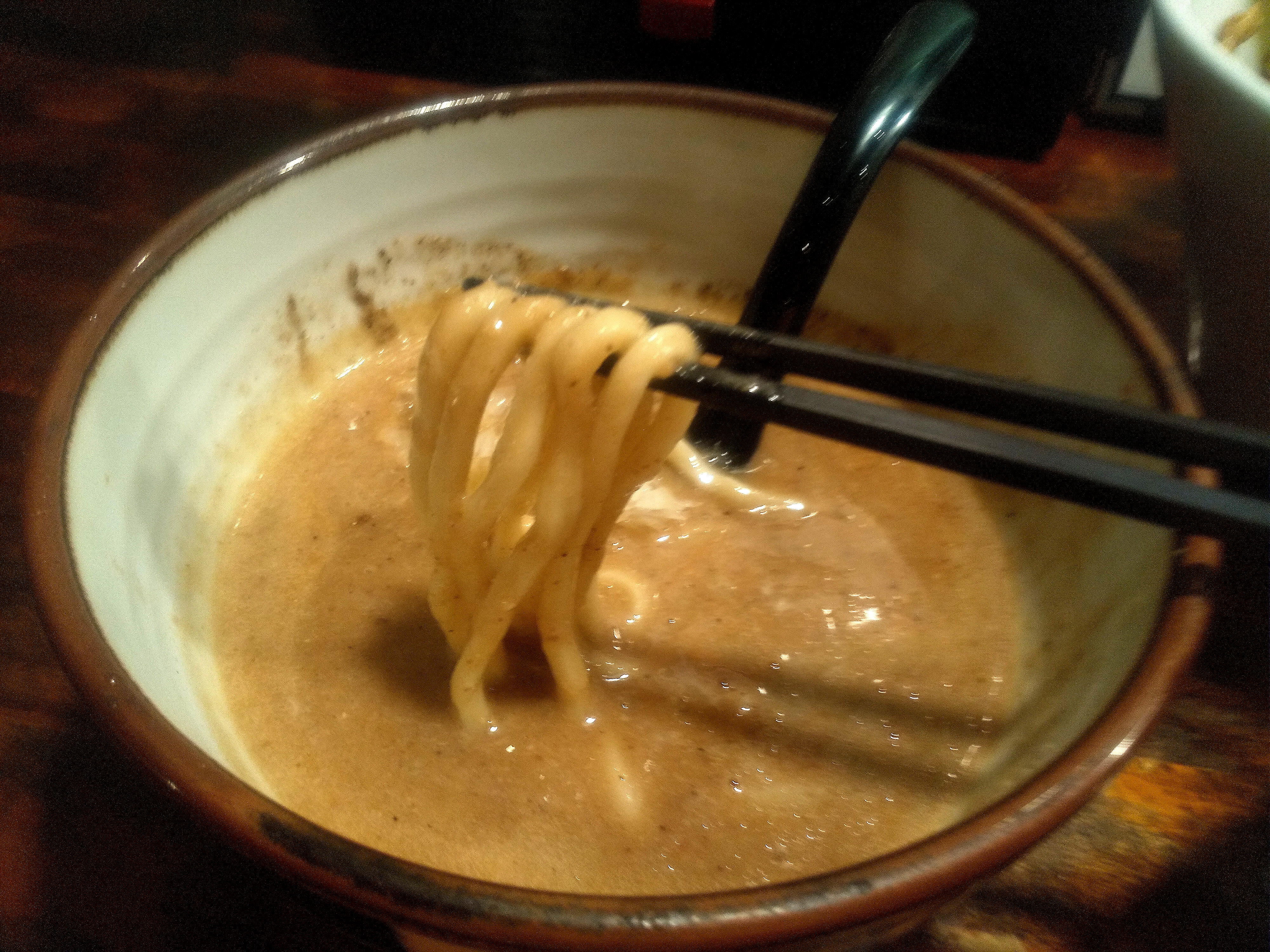 オリオン食堂の濃魚つけ麺の麺リフト写真