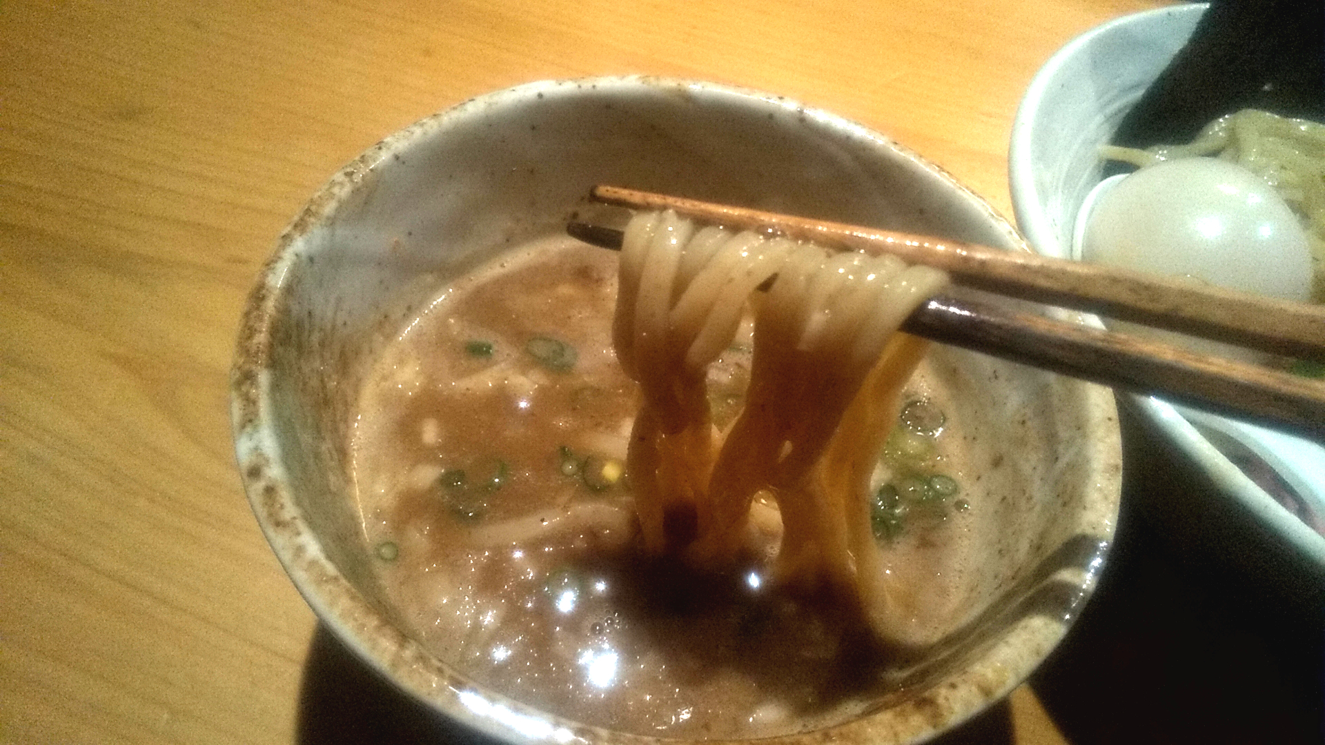 KEN軒の特製濃厚魚介つけ麺の麺リフト写真
