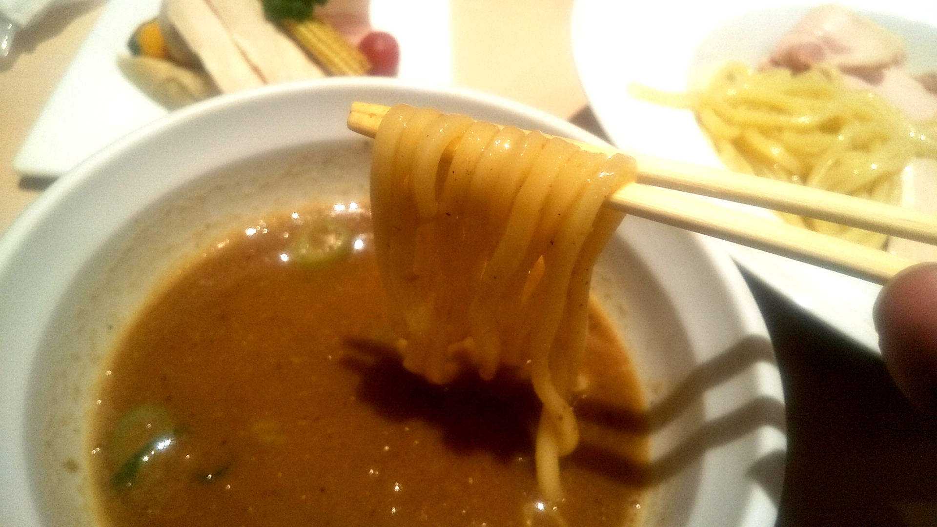 篝Echikaの特製つけSobaの麺リフト写真