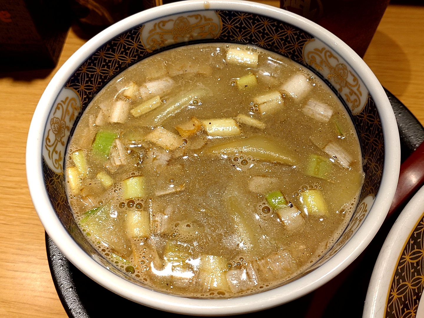 すごい煮干しラーメン凪西新宿七丁目店の特製つけ麺のつけ汁の写真