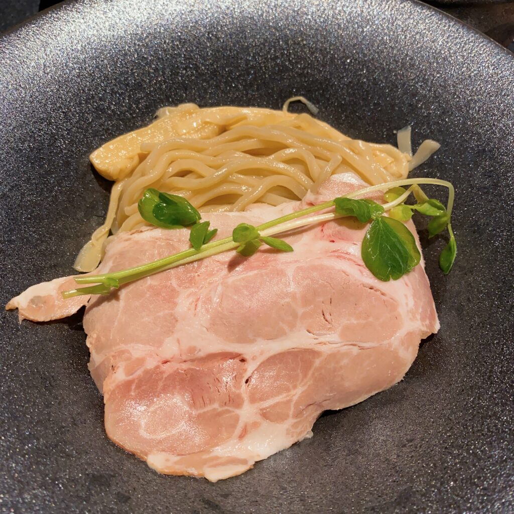 鶏soba座銀 神楽坂店の外観の麺
