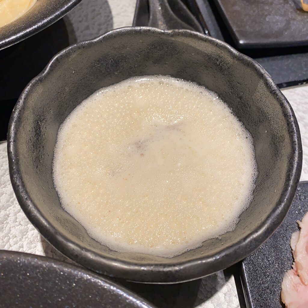 鶏soba座銀 神楽坂店の外観のスープ