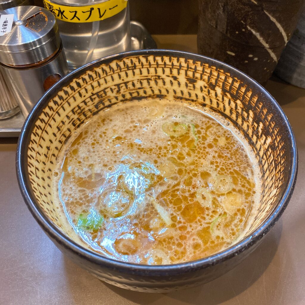 麺彩房 中野本店のスープ