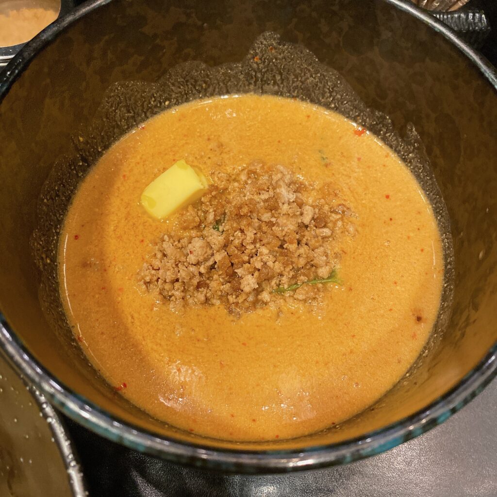 地獄の坦坦麺 護摩龍のスープ