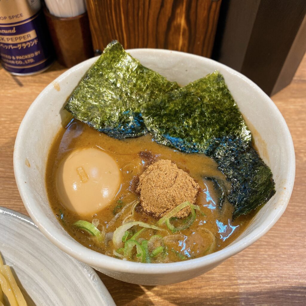 風雲児 東京ラーメン横丁店のスープ