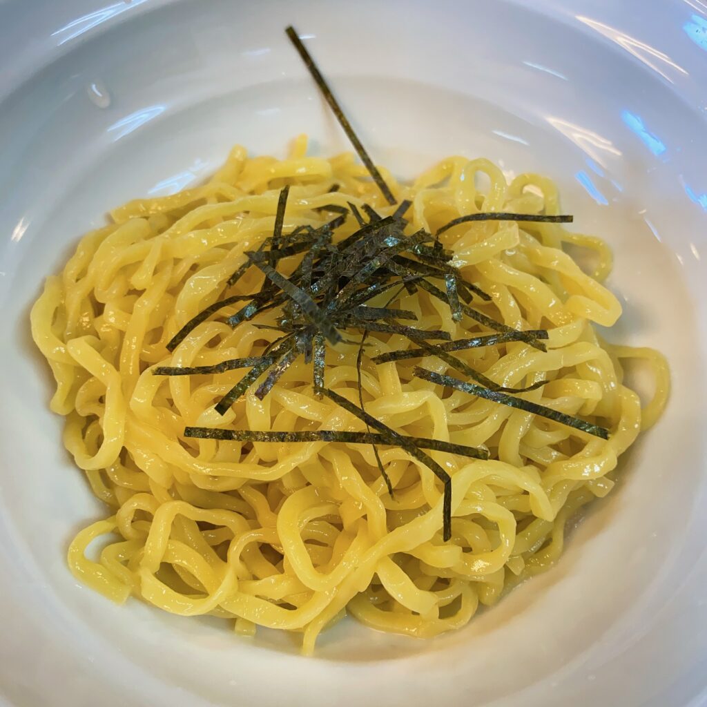 魔女のカレーの麺