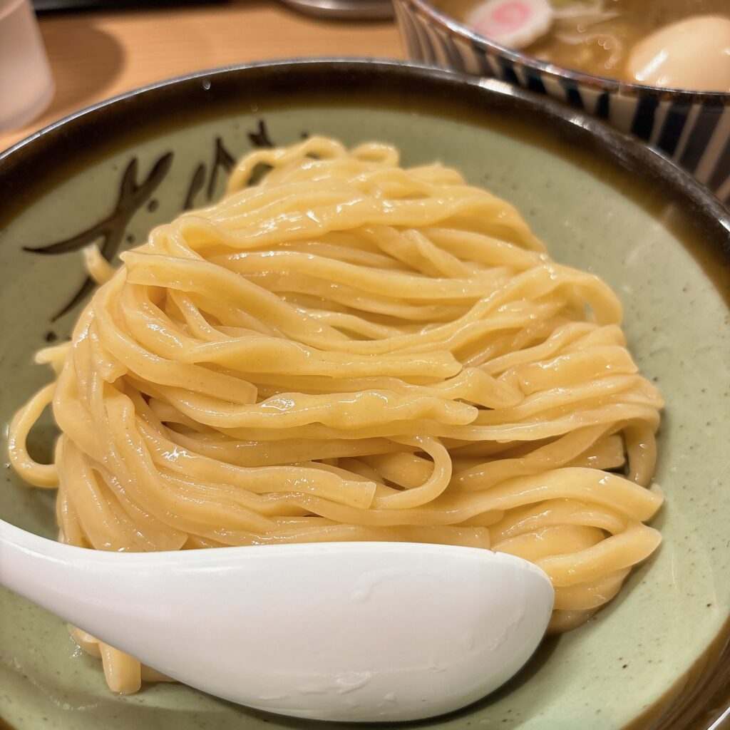 東京煮干し中華そば 玉 三三㐂の麺