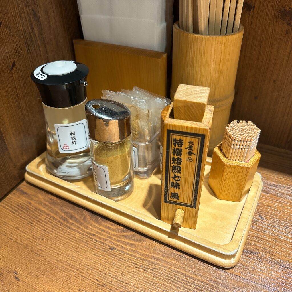 六厘舎 大崎店の卓上
