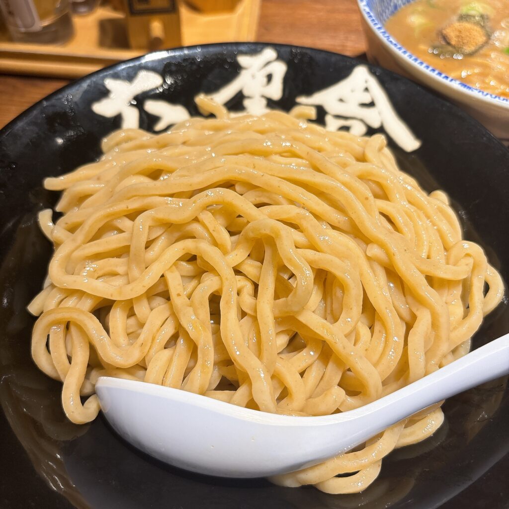 六厘舎 大崎店の麺