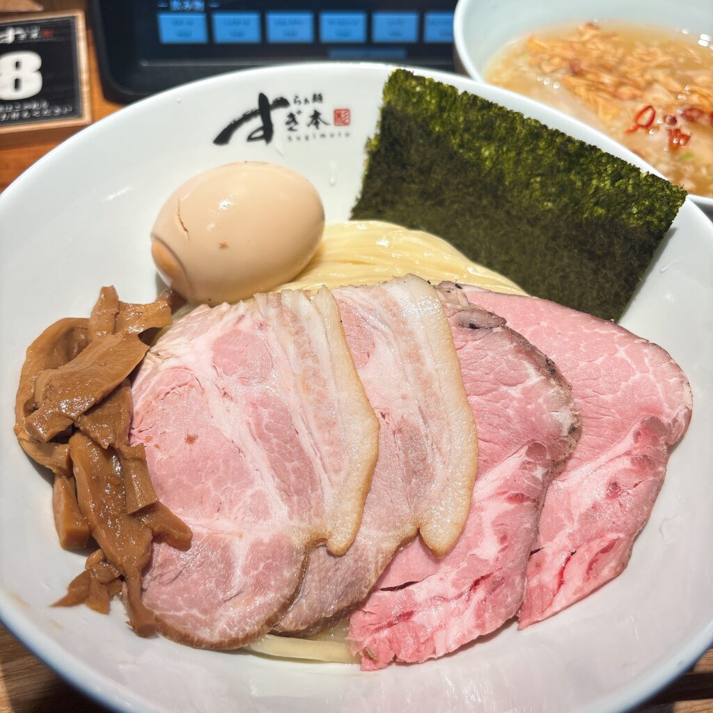 らぁ麺 すぎ本 丸の内店の麺