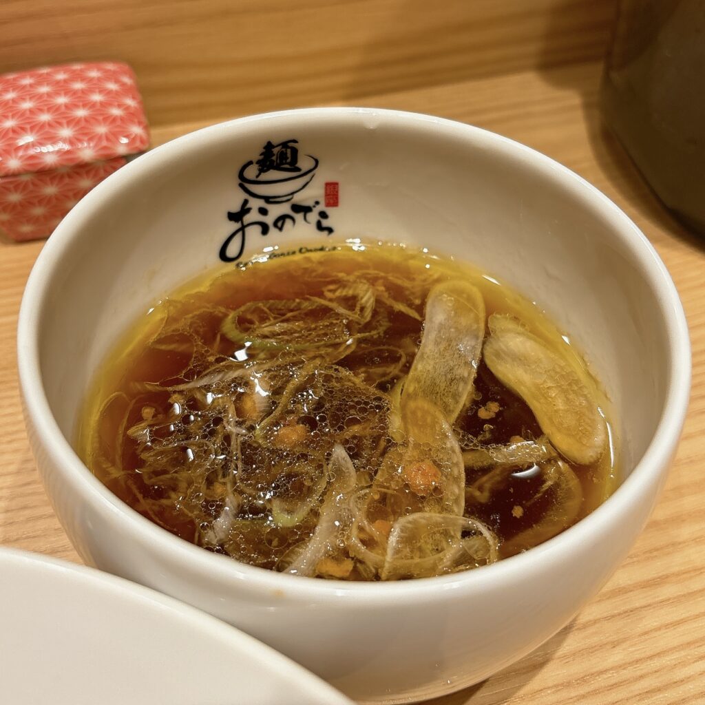 麺 銀座おのでら 本店のスープ