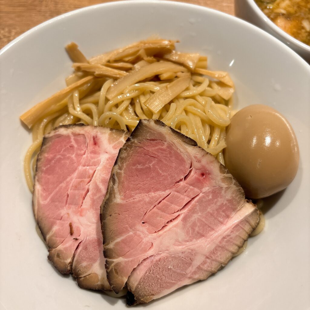 R+ 隠れ家すぎるラーメン屋の麺