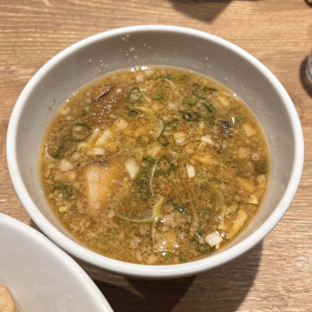 R+ 隠れ家すぎるラーメン屋のスープ
