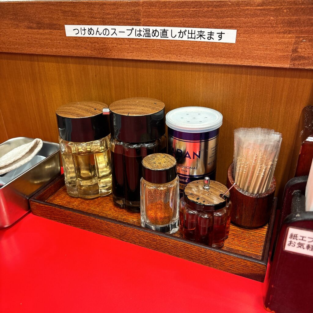 中華そば ふくもり 駒沢本店の卓上