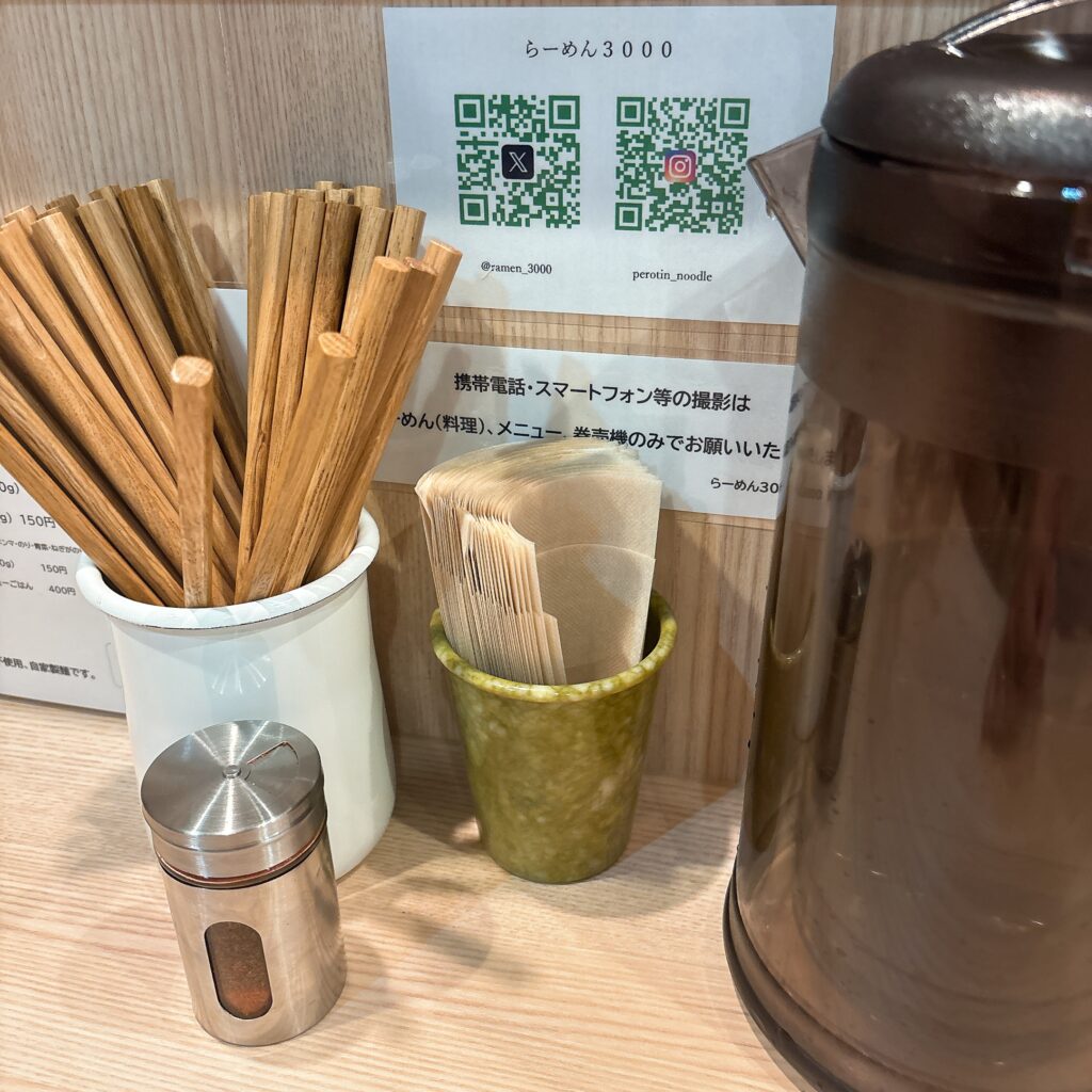 らーめん 3000の卓上