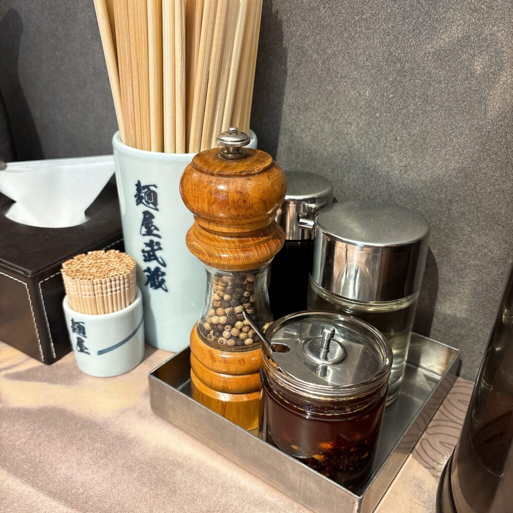 麺屋武蔵 道貫の卓上